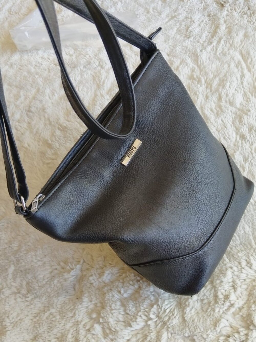 Roots Black Pebbled Leather Crossbody Shoulder Bag Purse R5439